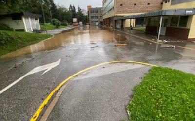 Voda zalila kleti matične šole in PŠ Bukovščica