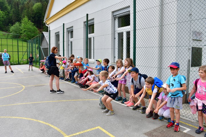 Prvošolci na obisku v Bukovščici